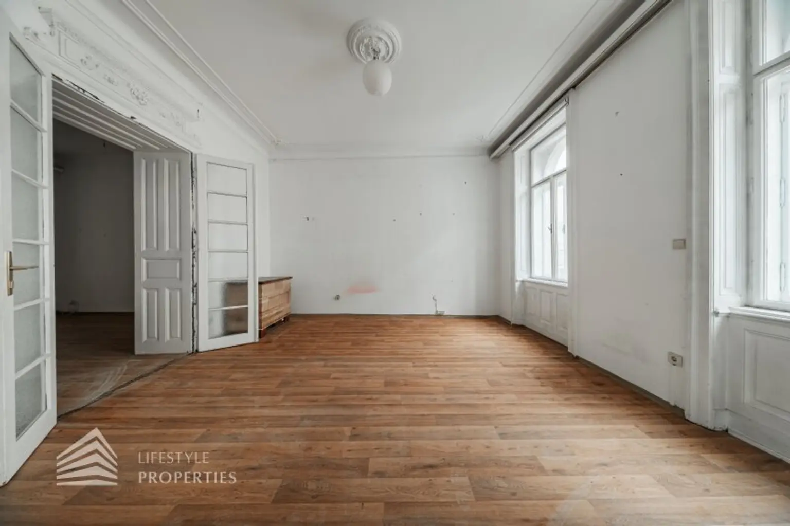 Renovierungsbedürftige 4,5-Zimmer Wohnung in zentraler Lage