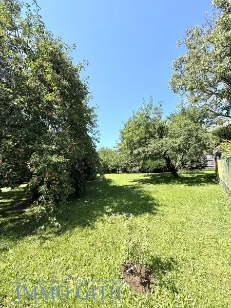 RUHIGE 74 m² 3-ZIMMER-WOHNUNG IM OBERGESCHOSS EINES ZWEIFAMILIENHAUSES MIT GARTENFLÄCHE, ABSTELLRAUM & PARKPLATZ ZU MIETEN!