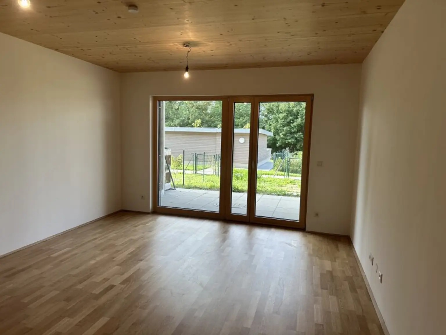 120 Meter zur U1 Oberlaa- Sonnige, barrierefreie Gartenwohnung mit Top U1 Anbindung- inkl. Küche