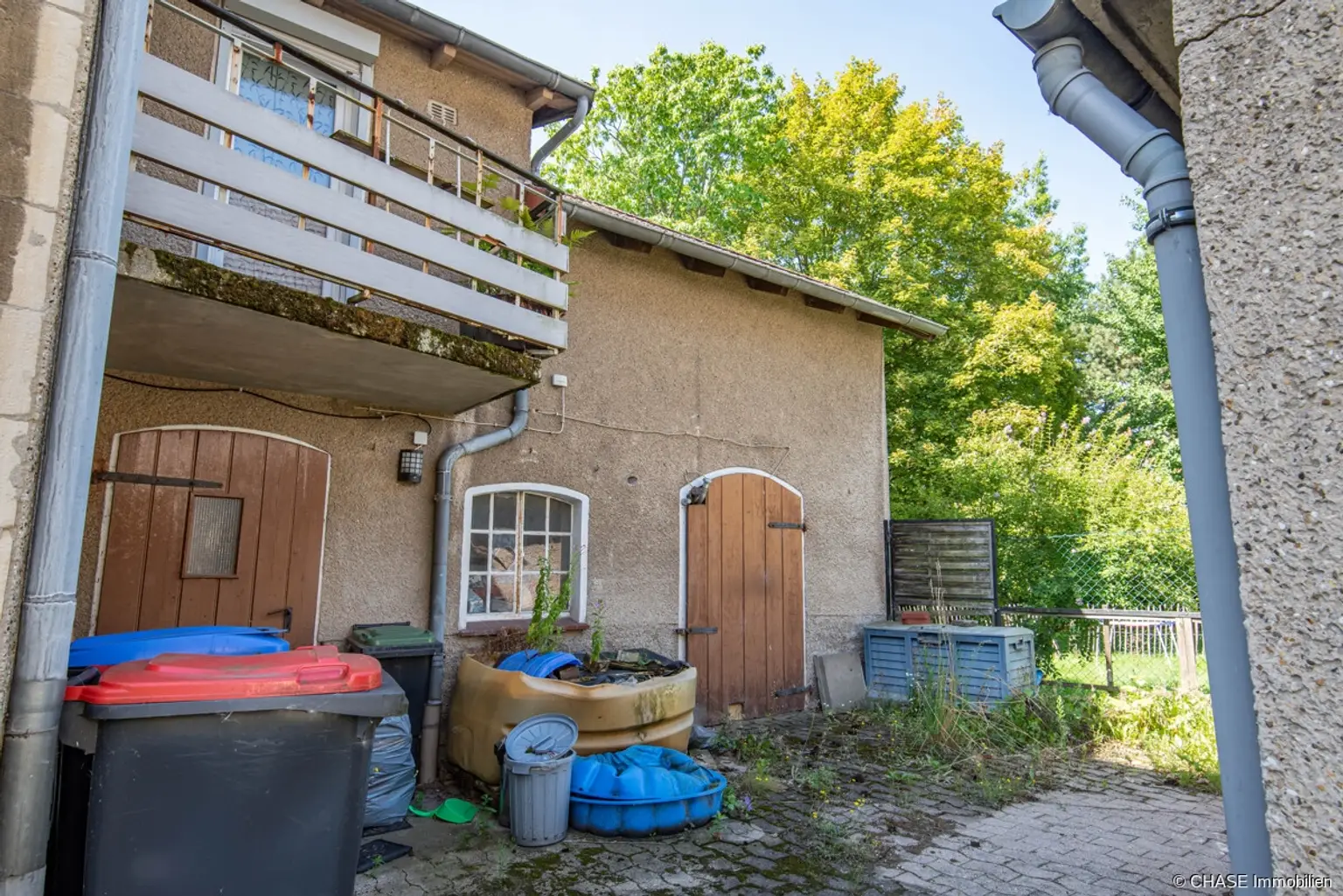 Hinterhof, Mülltonnen