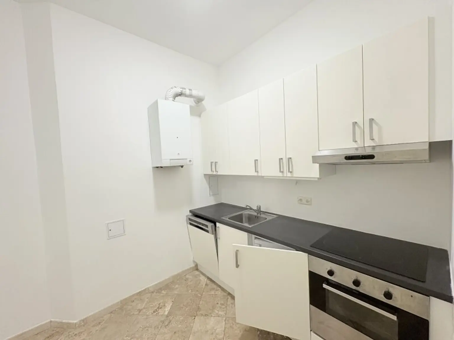 Großzügiges 3-Zimmer Altbaujuwel mit Nähe zur U4 Friedensbrücke! Zwei Badezimmer!