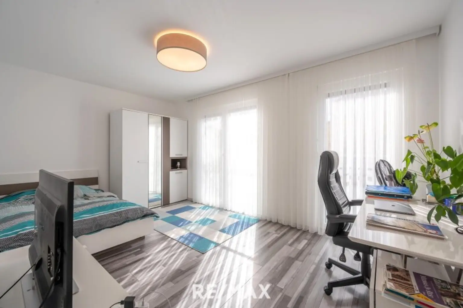 WOHNEN MIT STIL | KOMFORT | LUXUS UND SWIMMINGPOOL in Grünruhelage.