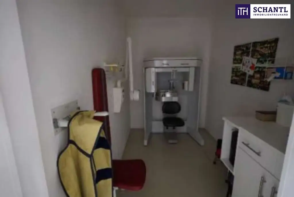 TOP Anlageobjekt in Feldkirchen bei Graz! Modernes Wohn- und Ordinationshaus mit Zahnarztpraxis im Erdgeschoss und großzügiger Mietwohnung im Obergeschoss!