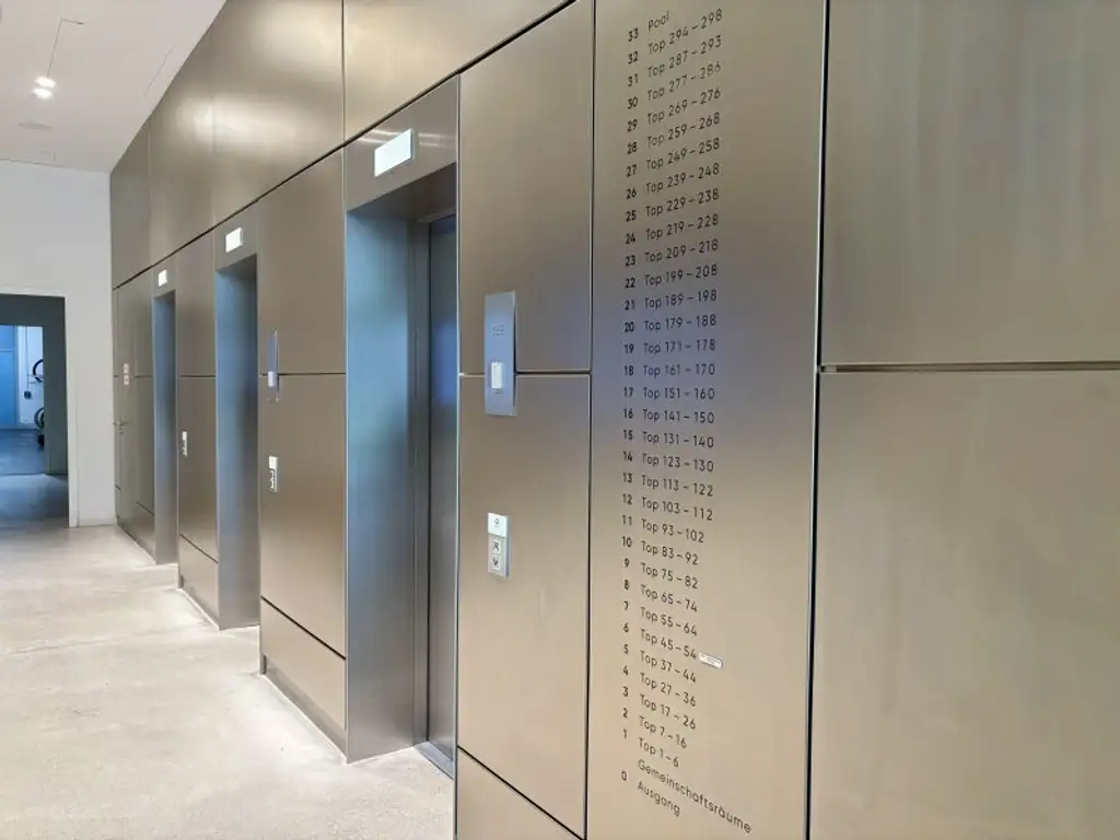 U-Bahn-Station U1 Kagran I Moderne Wohnung mit hochwertiger Ausstattung und Loggia I Donau Zentrum Nähe I Rooftop Pool I Sauna & Fitness