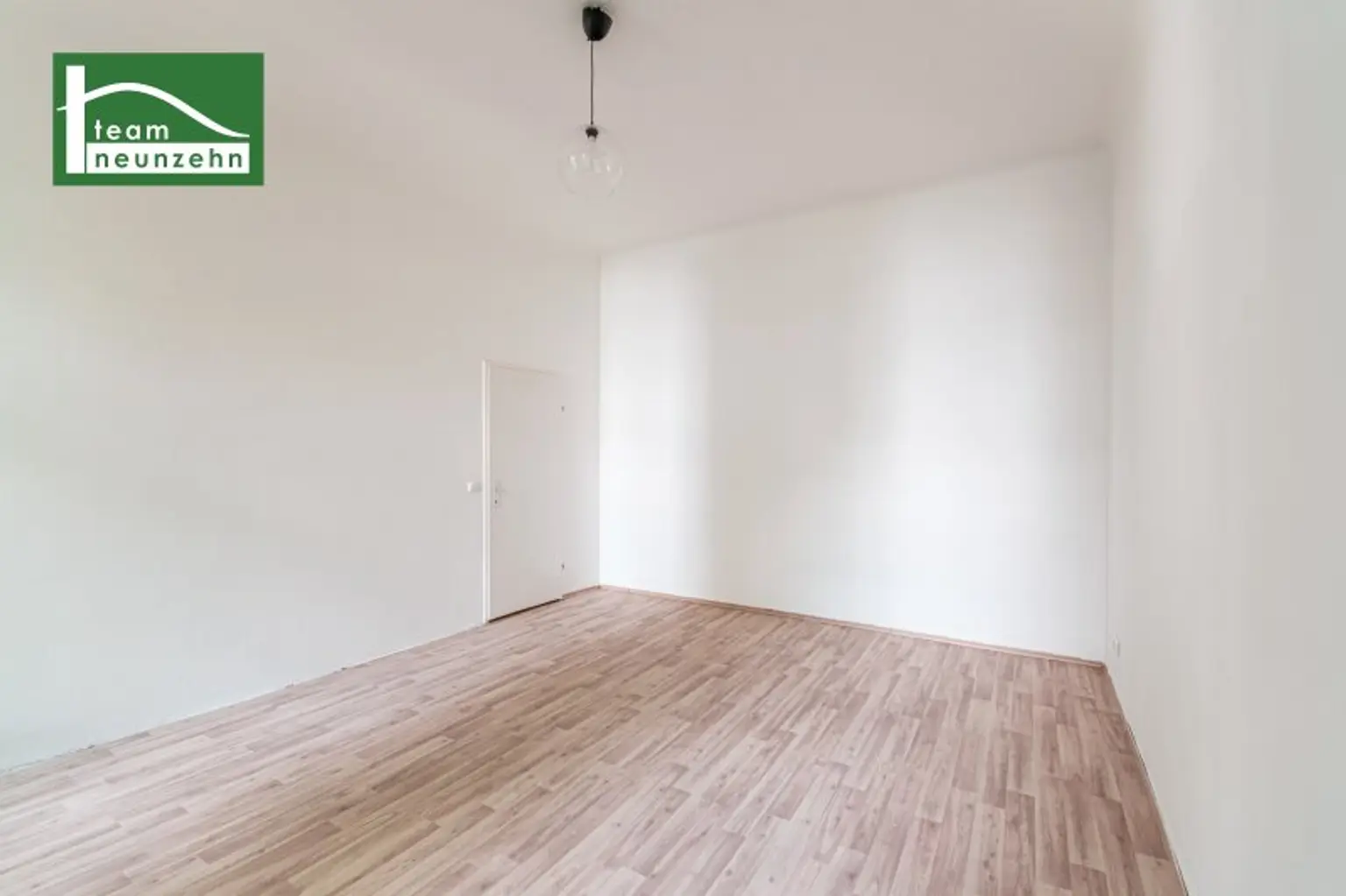 Ideal WG geeignet! Innenhof gerichtete Altbau-Wohnung nahe U4 und U6 in Sechshaus!