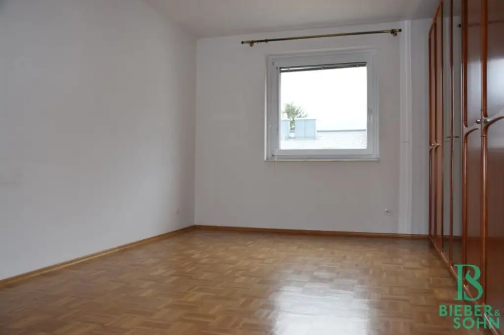 Sonnige Loggia-Wohnung mit Blick ins Grüne