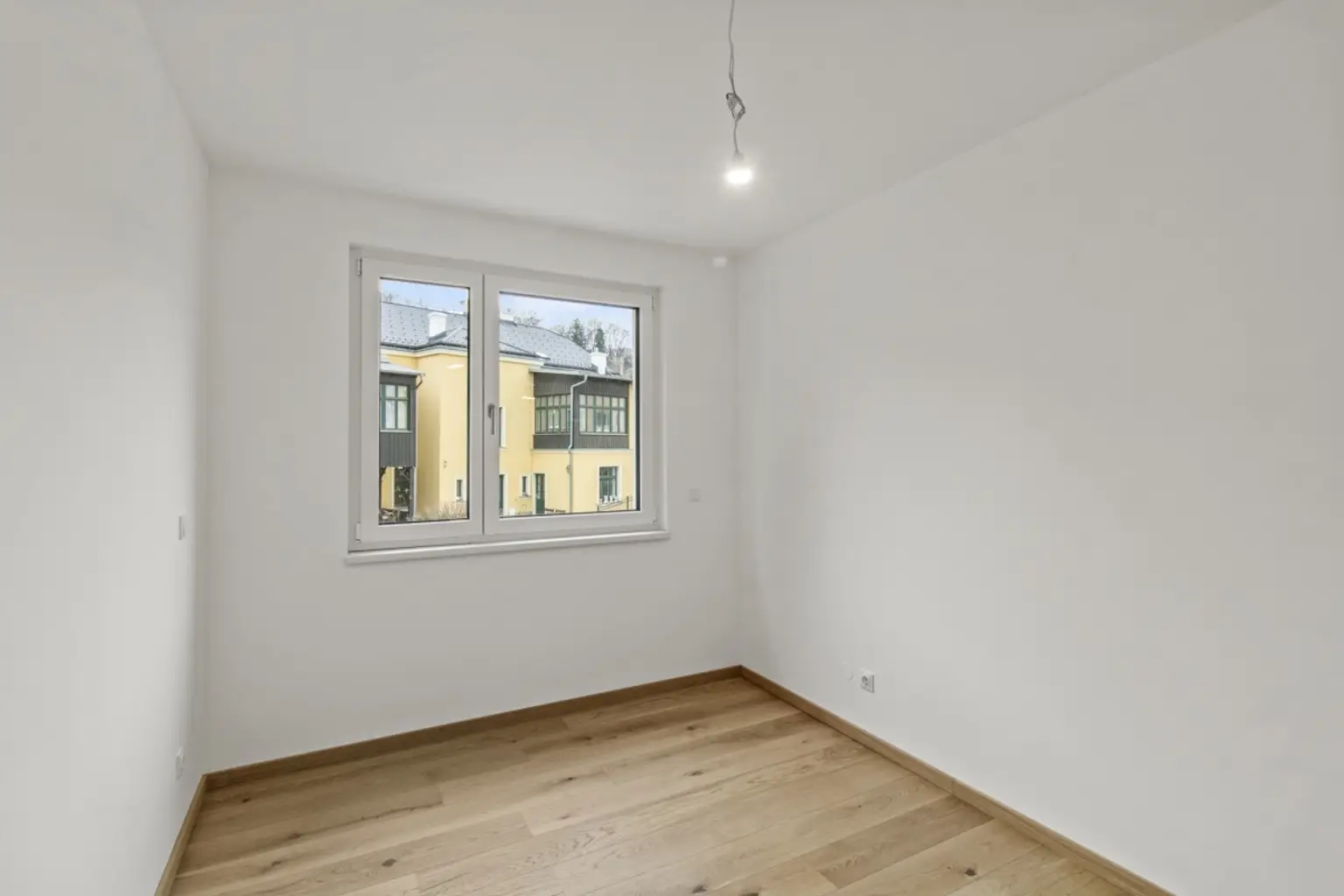 O | ++ NEU ++ EXKLUSIVE VIER Zimmer mit BALKON - Beste Lage! | Prima Service Immobilien