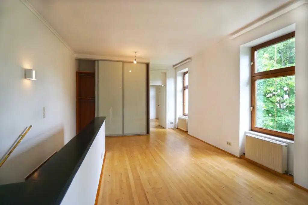 Ruhige Maisonettewohnung mit Hauscharakter in stilvollem Altbau in Hietzing, Nähe U4