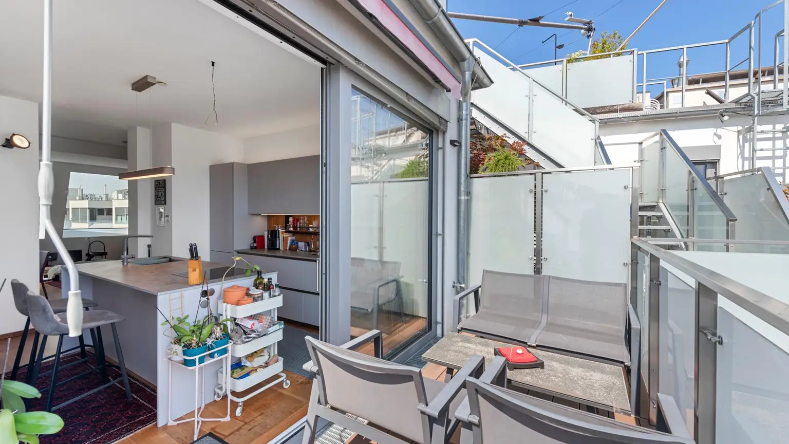 Wohnen über den Dächern Wiens – Maisonette-Highlight mit 3 Aussenflächen mitten im 7. Bezirk!