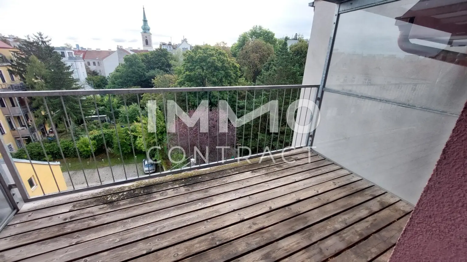 DG Wohnung mit 8m² Loggia mit Grün- und Fernblick in der Martinstraße.