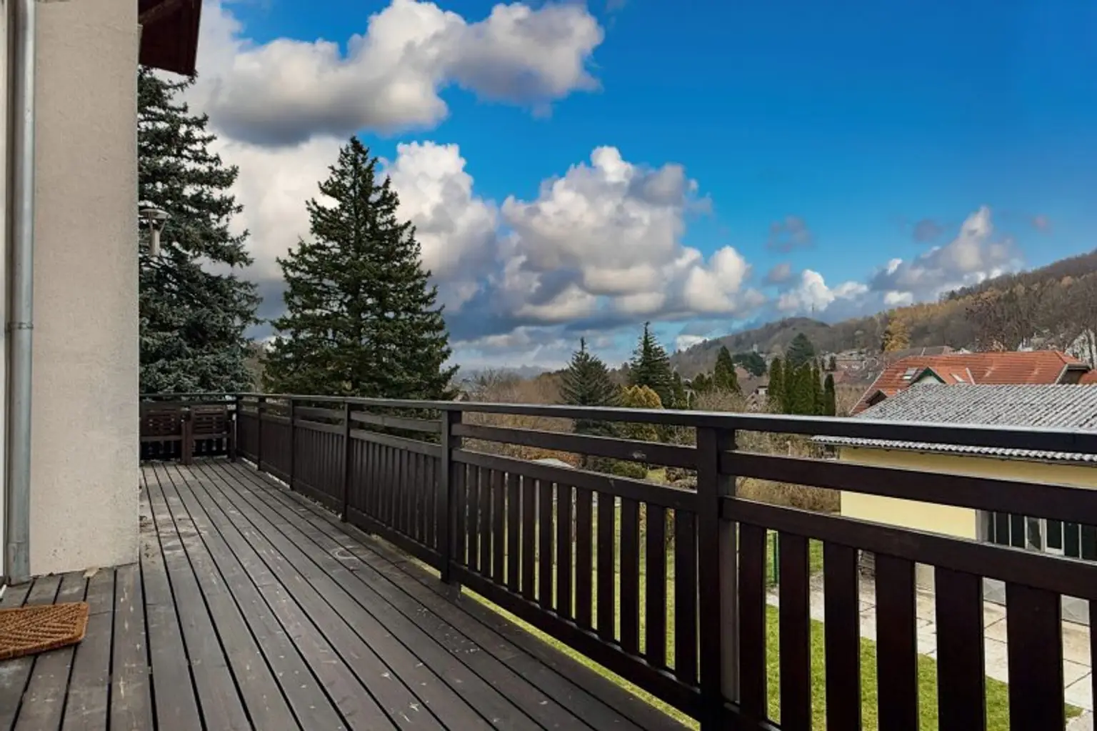 Großzügige Altbauwohnung im Zentrum von Pressbaum