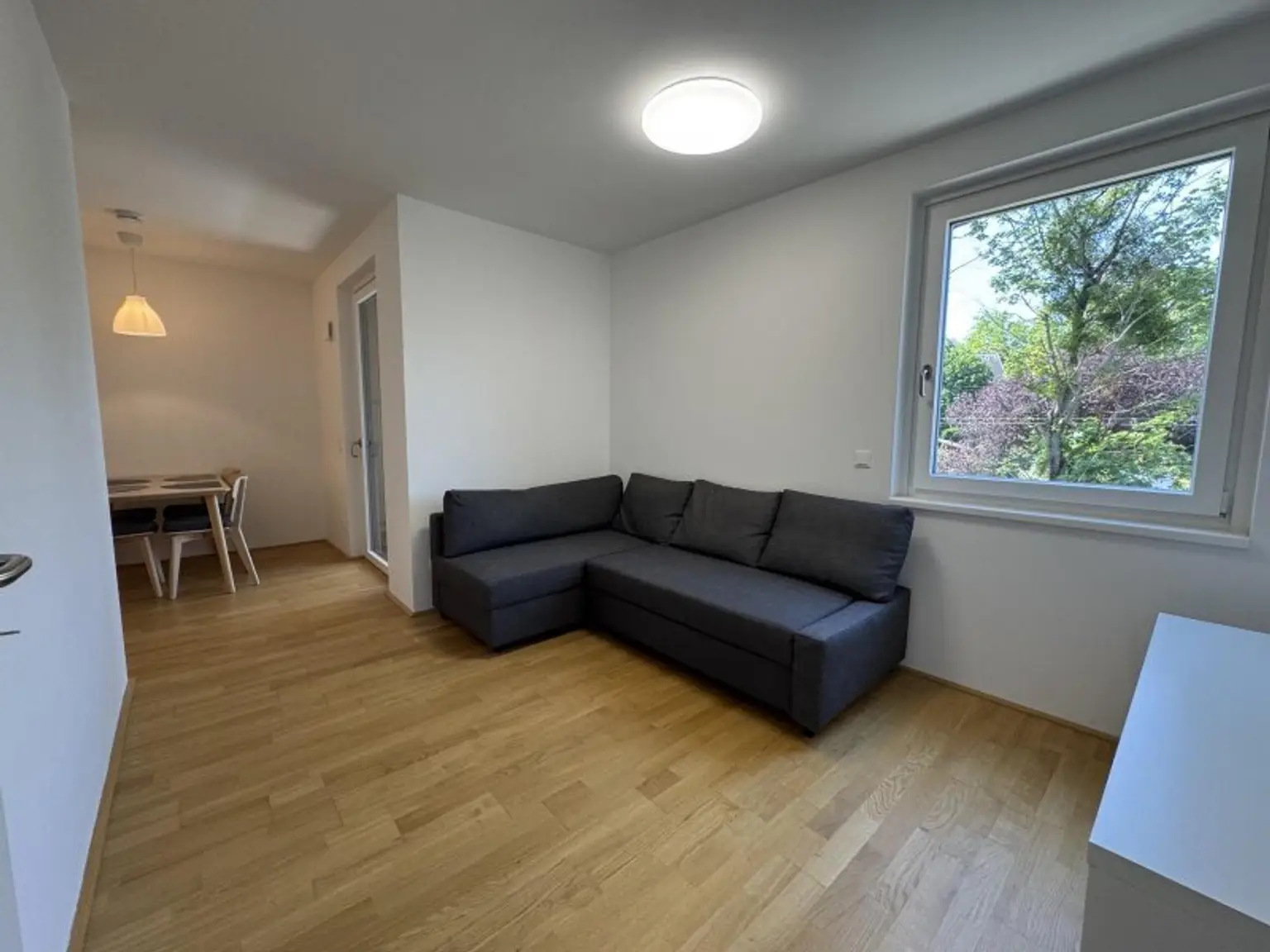 Möblierte 2-Zimmer-Balkonwohnung in Hietzing zu vermieten!