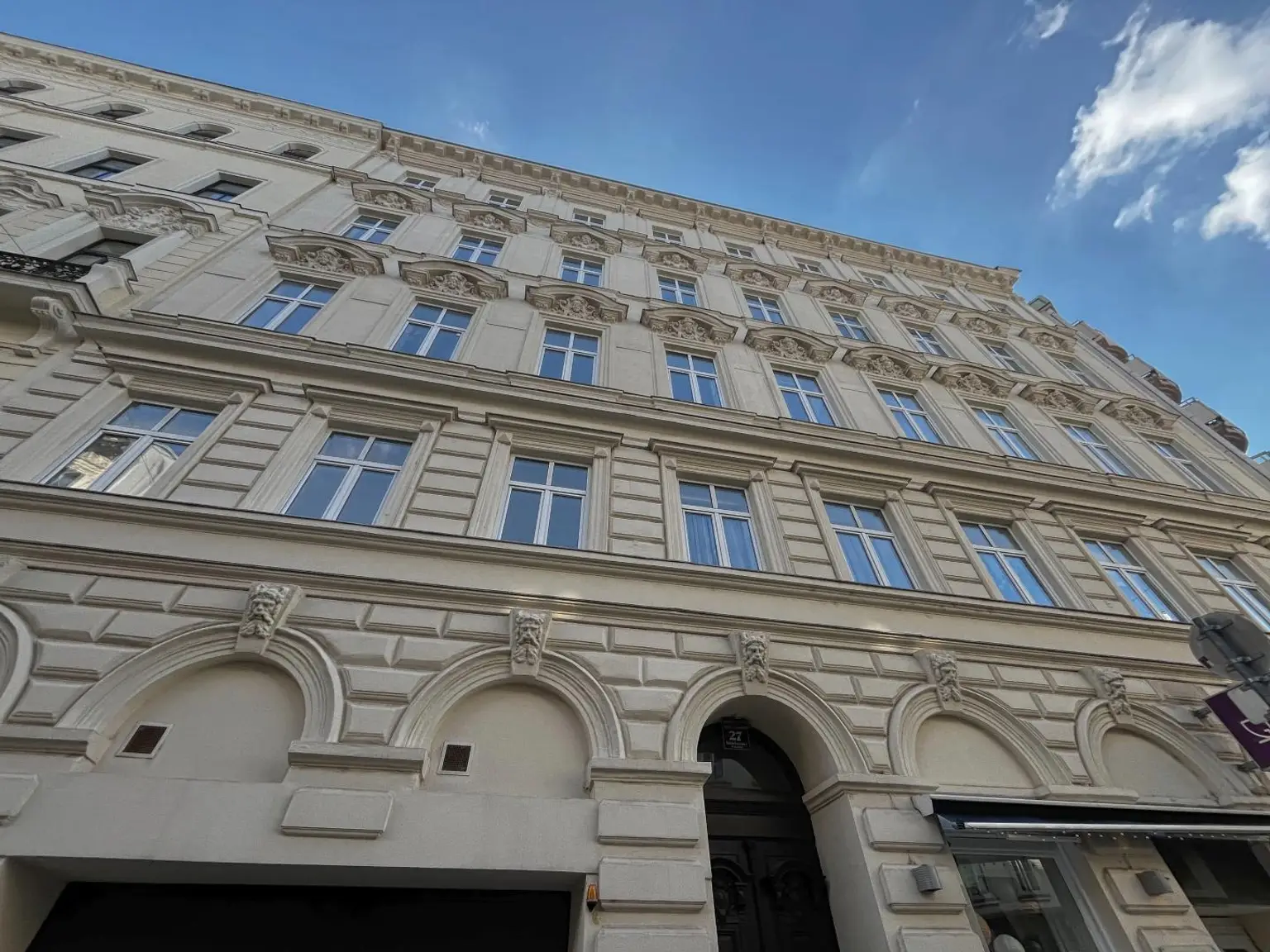 Altbau mit Loggia