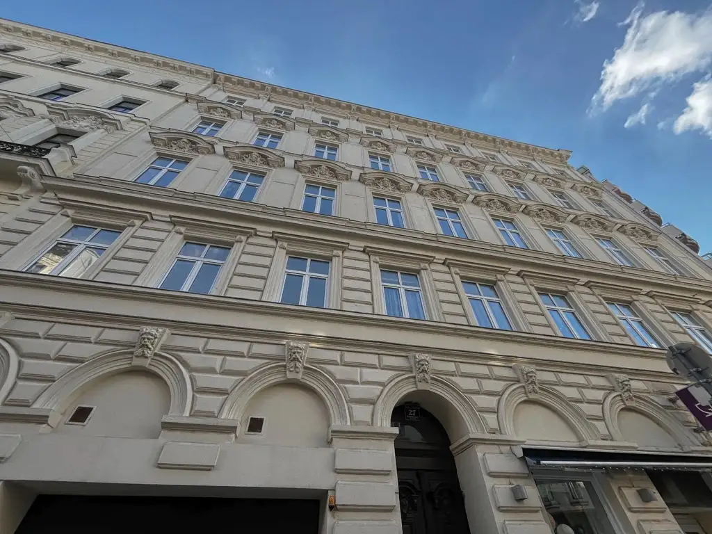 Altbau mit Loggia
