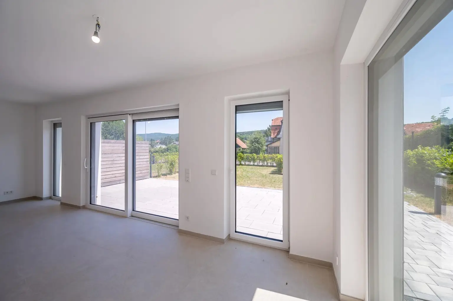 Erstbezug: Doppel-Haushälfte mit Fernblick und Wohlfühlambiente