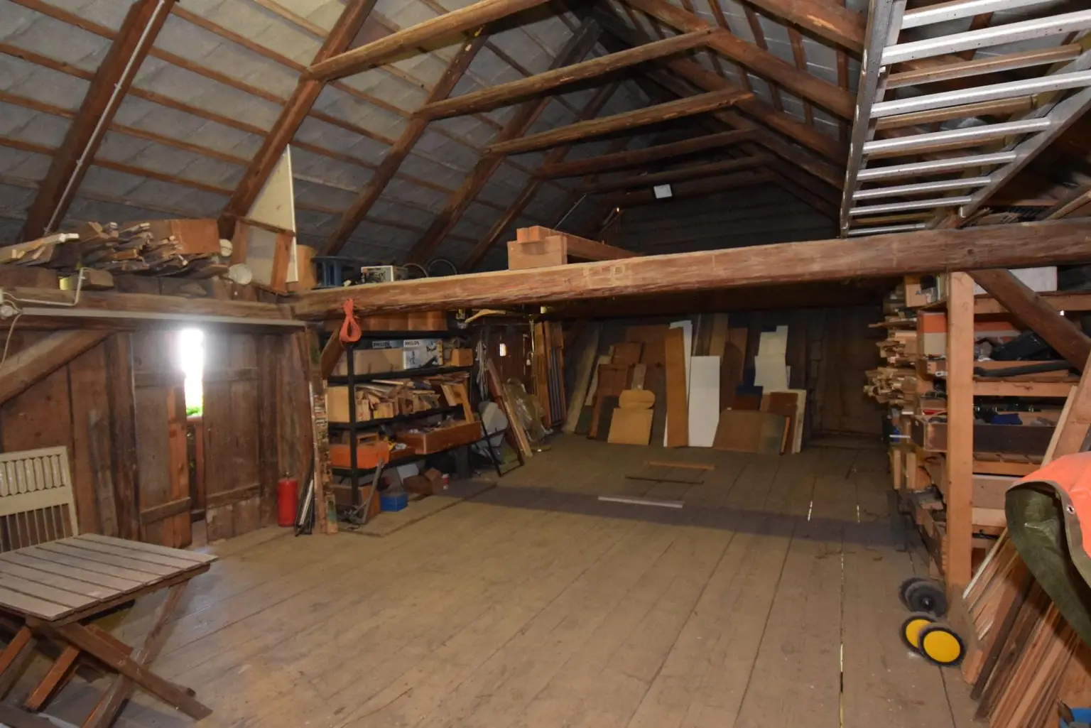 geräumiger Dachboden