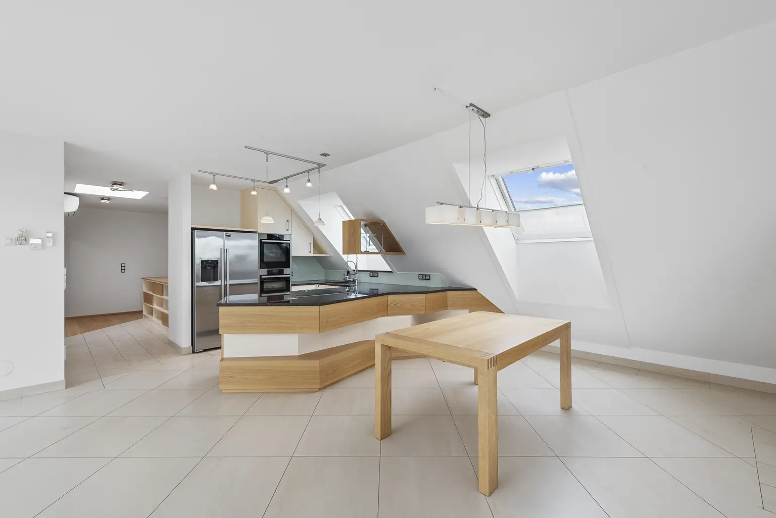 Großzügiges Maisonette-Penthouse zur Miete – mit Dachterrasse, Sauna und Whirlpool in Brunn am Gebirge