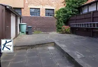 Hof und Terrasse