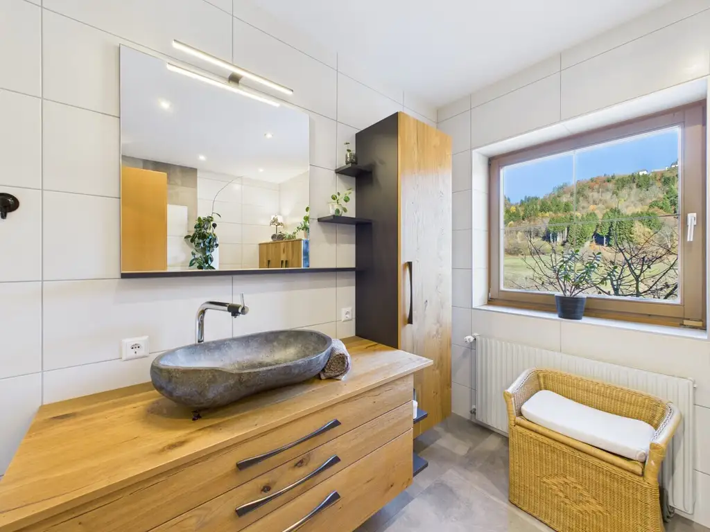 Exklusives Wohnjuwel mit Panoramablick auf die Sternbergkirche – sonnig und ruhig gelegen