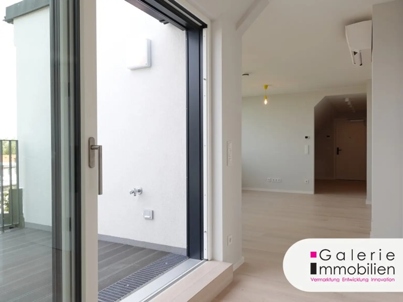VIDEO: 360°-Ausblick auf Wien: Hochwertige 2-Zimmer-Wohnung mit Klima plus 2 private Dachterrassen!