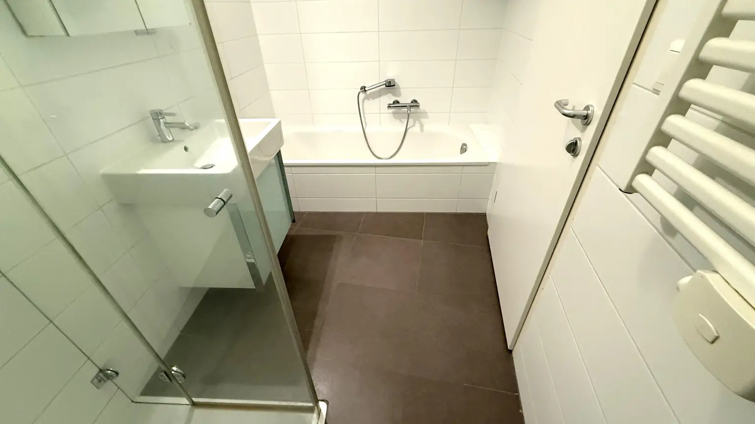 GRINZING!!! Sportliches Paar für moderne Balkonwohnung im 2.OG ohne Lift gesucht! :)