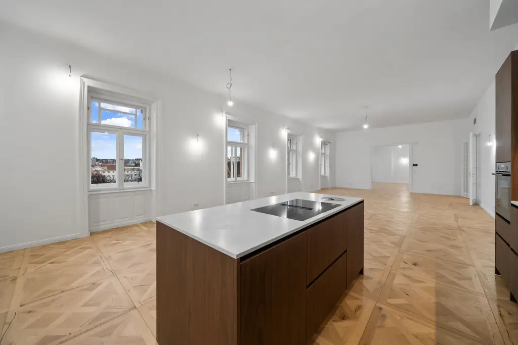 Repräsentative 3-Zimmer-Altbauwohnung mit beeindruckendem Blick auf den Justizpalast