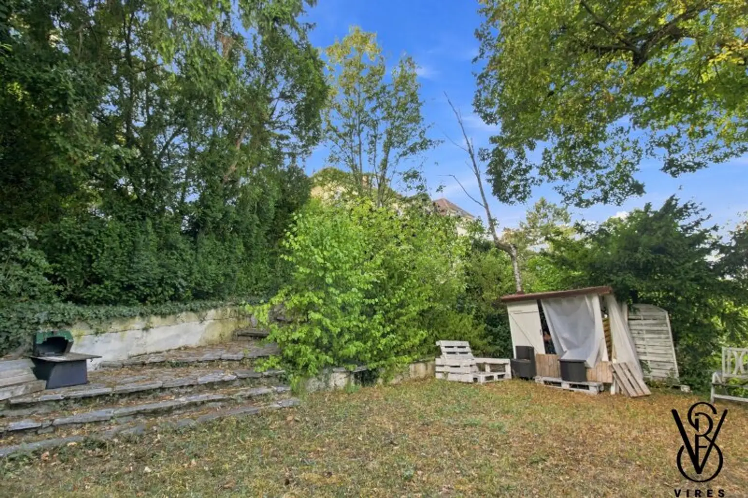 Garten: Ebenen mit Stützmauern