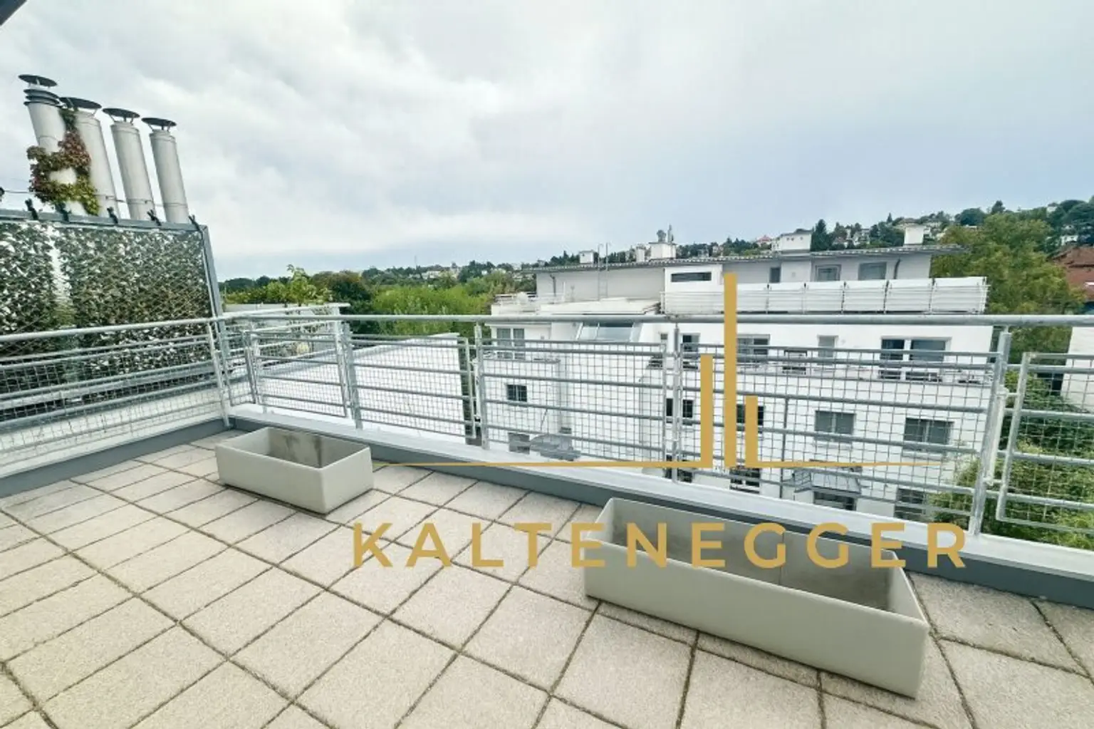 Traumhafte Dachgeschosswohnung am Fuße des Hackenbergs