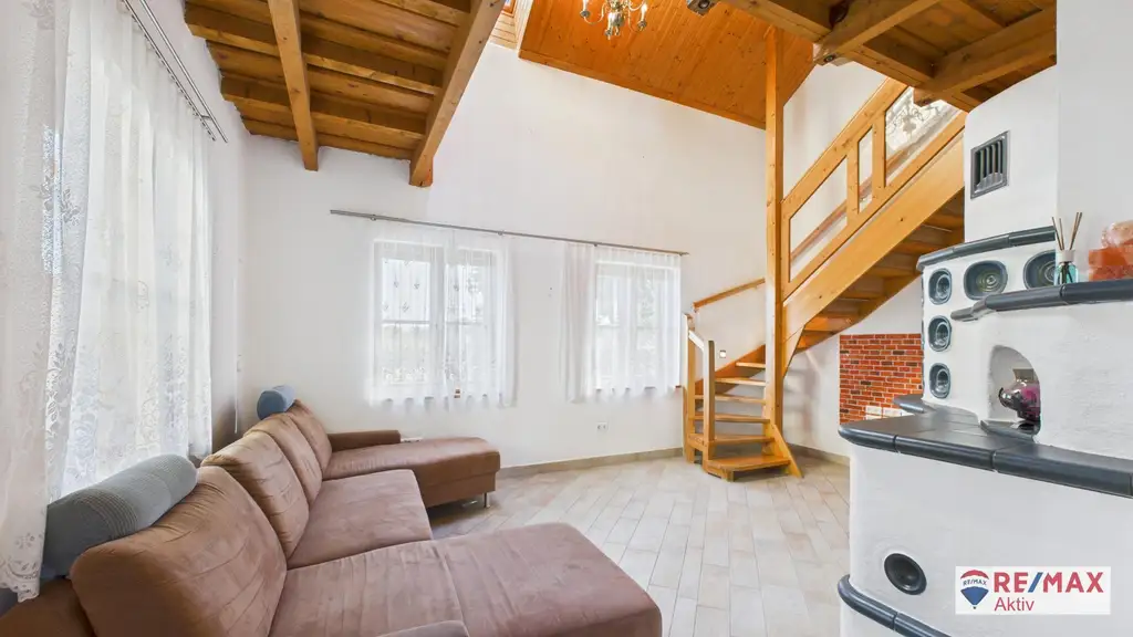 Rustikaler Charme trifft moderne Technik – Einfamilienhaus mit Galerie in Toplage Strasshof