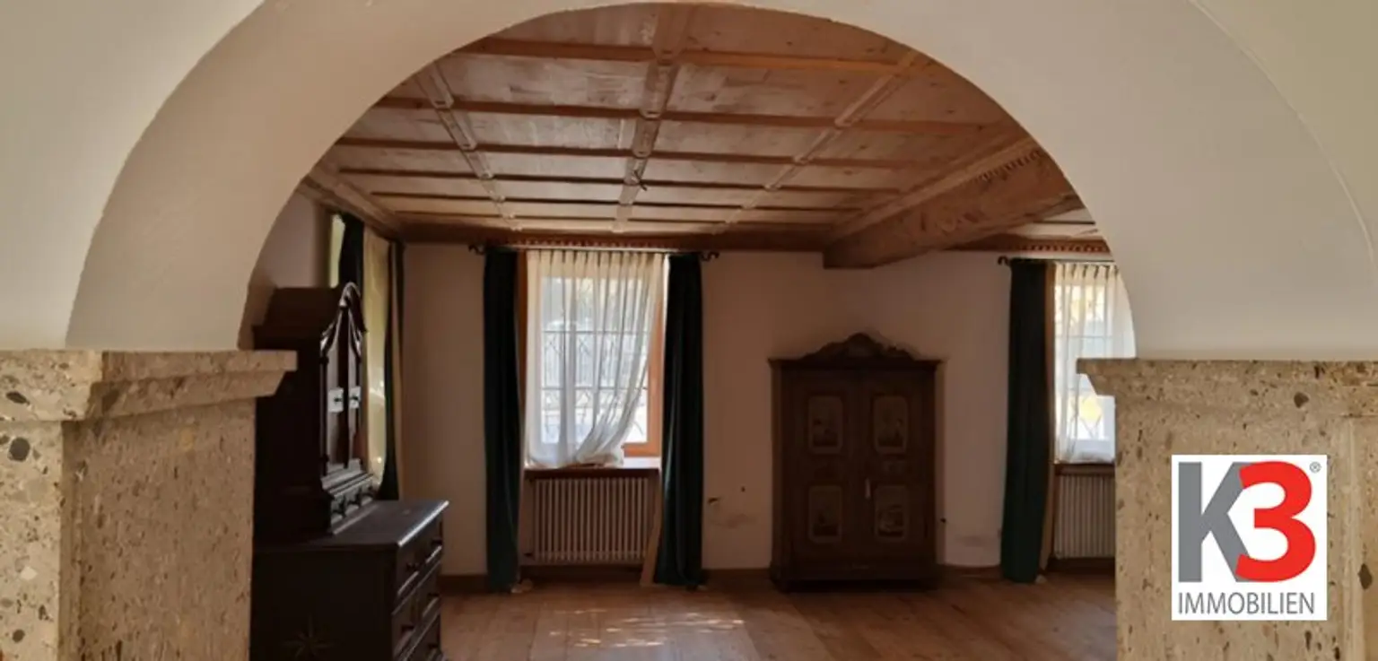 Prestigeobjekt-Gewerbefläche mit beeindruckendem Herrenhaus und Badeteich in Schlosspark