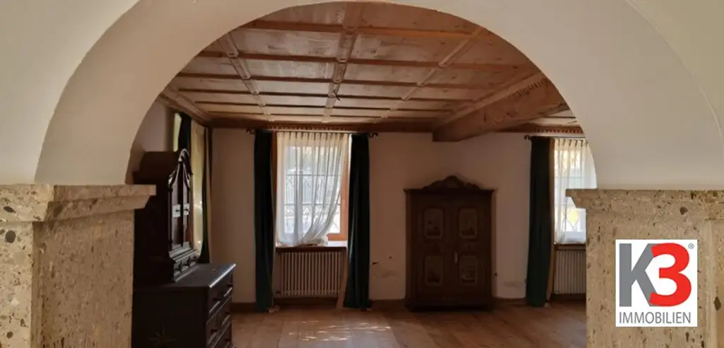 Prestigeobjekt-Gewerbefläche mit beeindruckendem Herrenhaus und Badeteich in Schlosspark