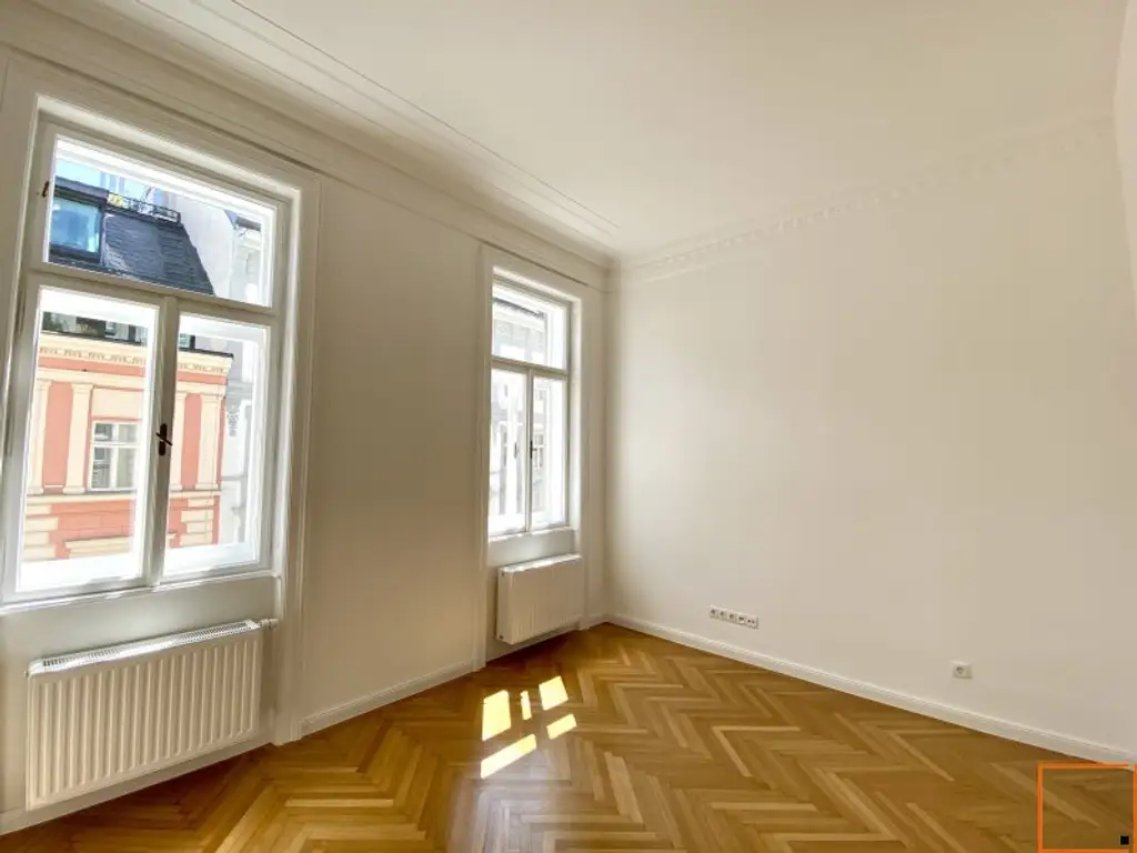 Museumsquartier: Erstbezug: Elegante 5,5 Zimmer-Altbauwohnung mit Balkon