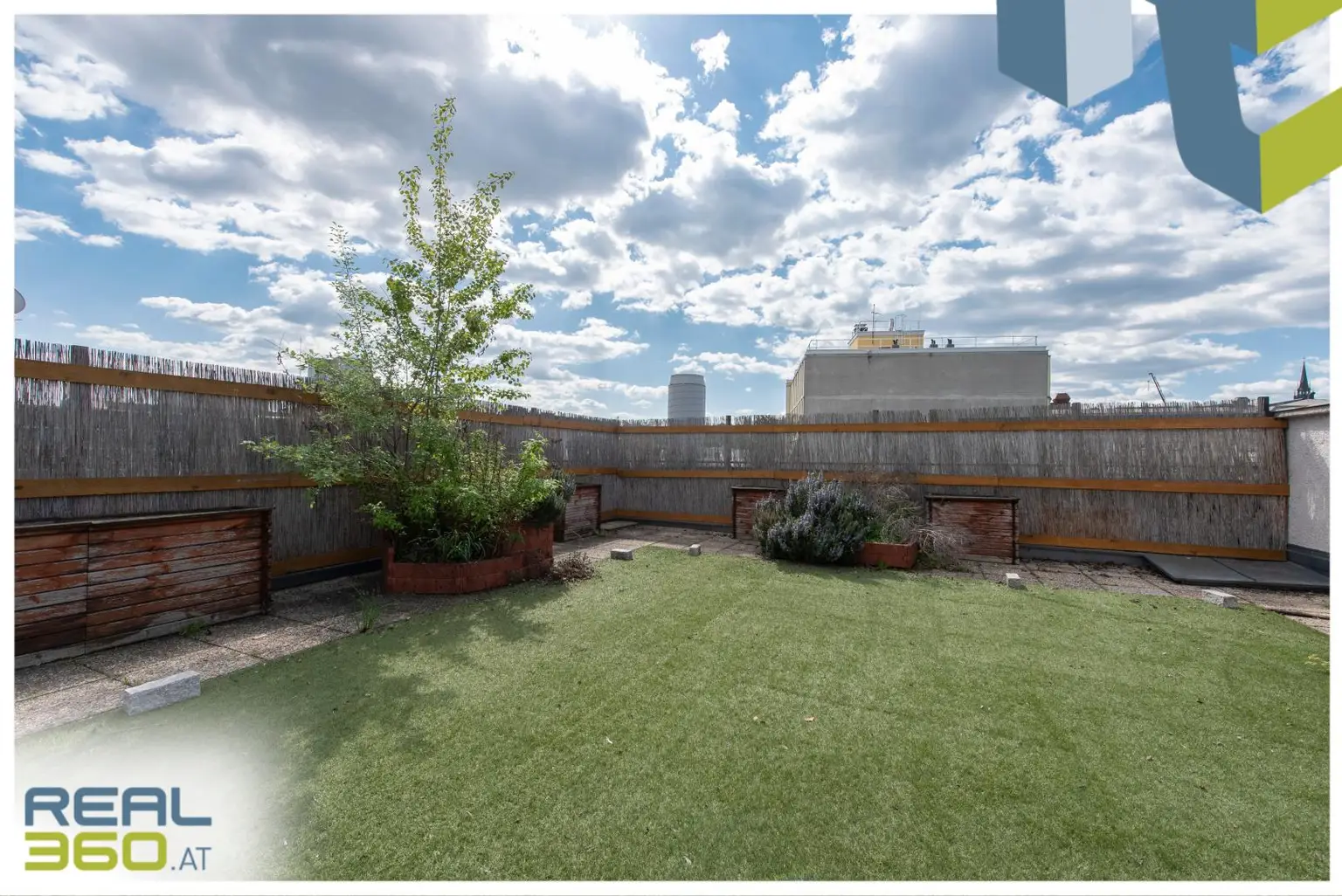 Weitestgehend uneinsehbare Dachterrasse