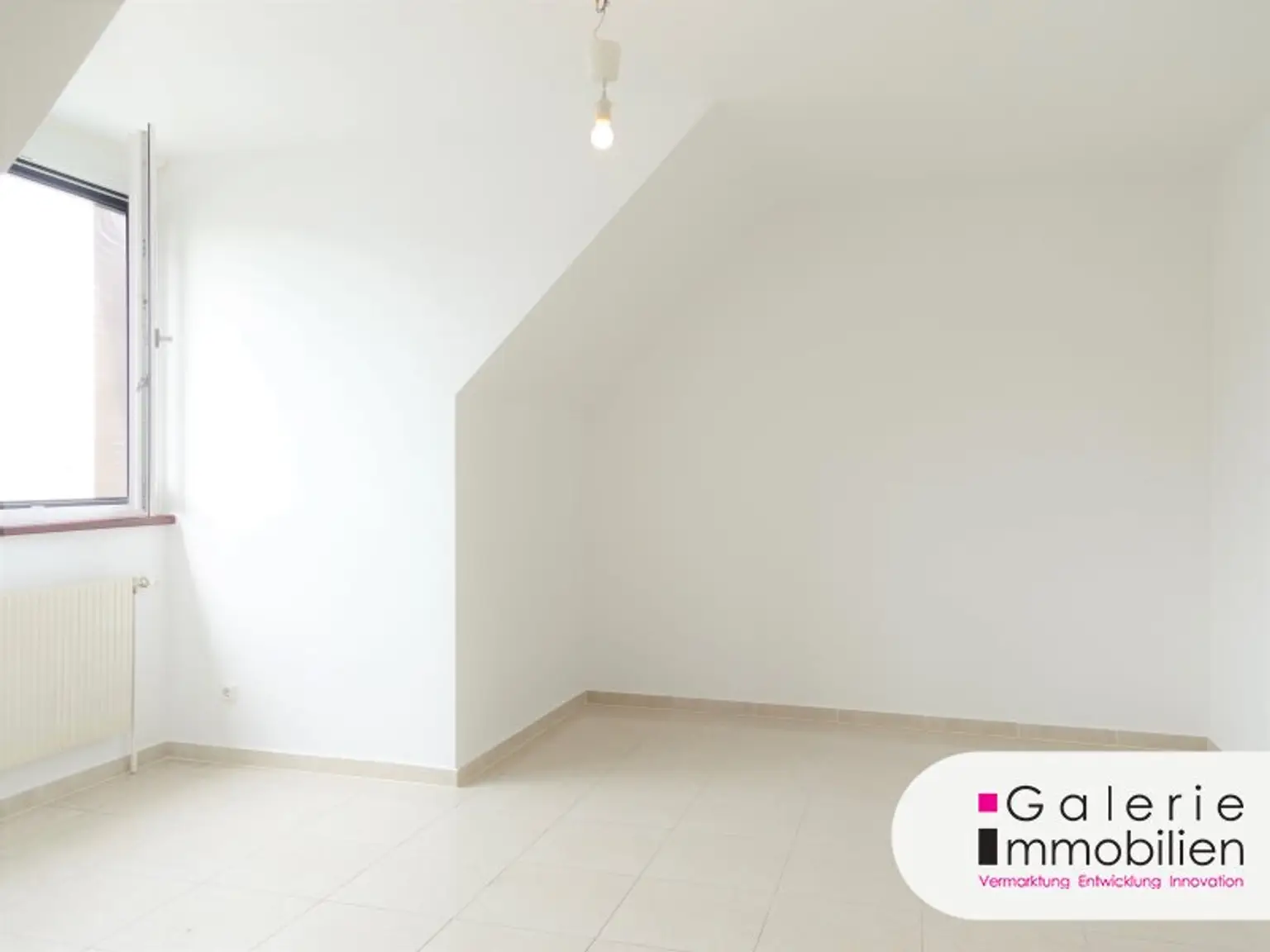 VIDEO: Sehr schöne 4-Zimmer-Maisonette, 3er-WG-geeignet, mit Fernblick und Garage!
