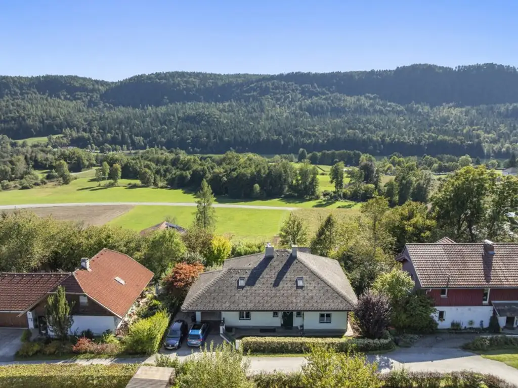 Charmanter und schöner 130m² Architekten-Bungalow in Keutschach Nähe Rauschelesee in Aussichtslage