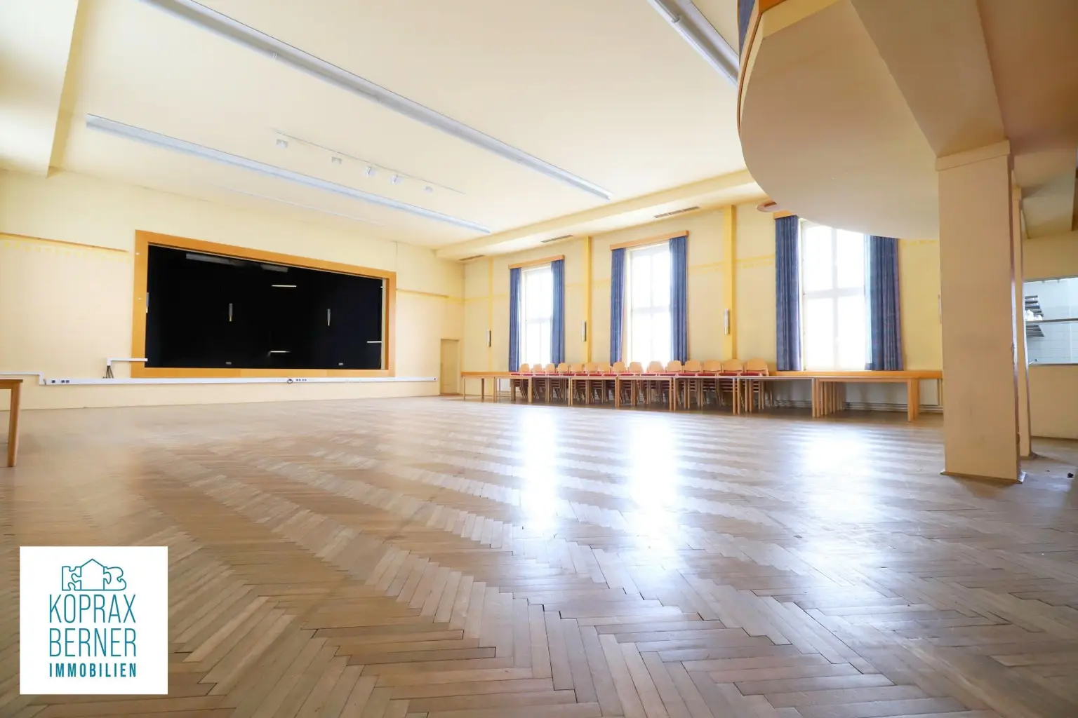 Festsaal mit Gastroküche