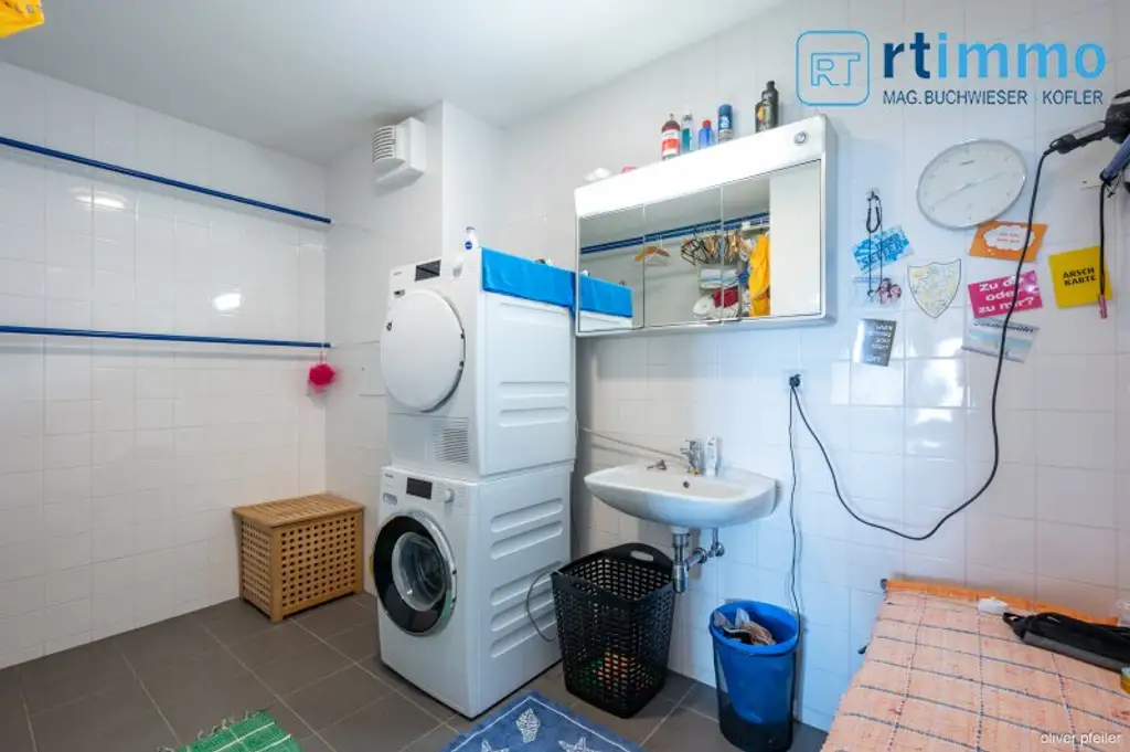 Himmelblau überall, 104m² mit über 23m² Freifläche auf 3,5 Zimmern. Atemberaubender Ausblick soweit das Auge reicht!