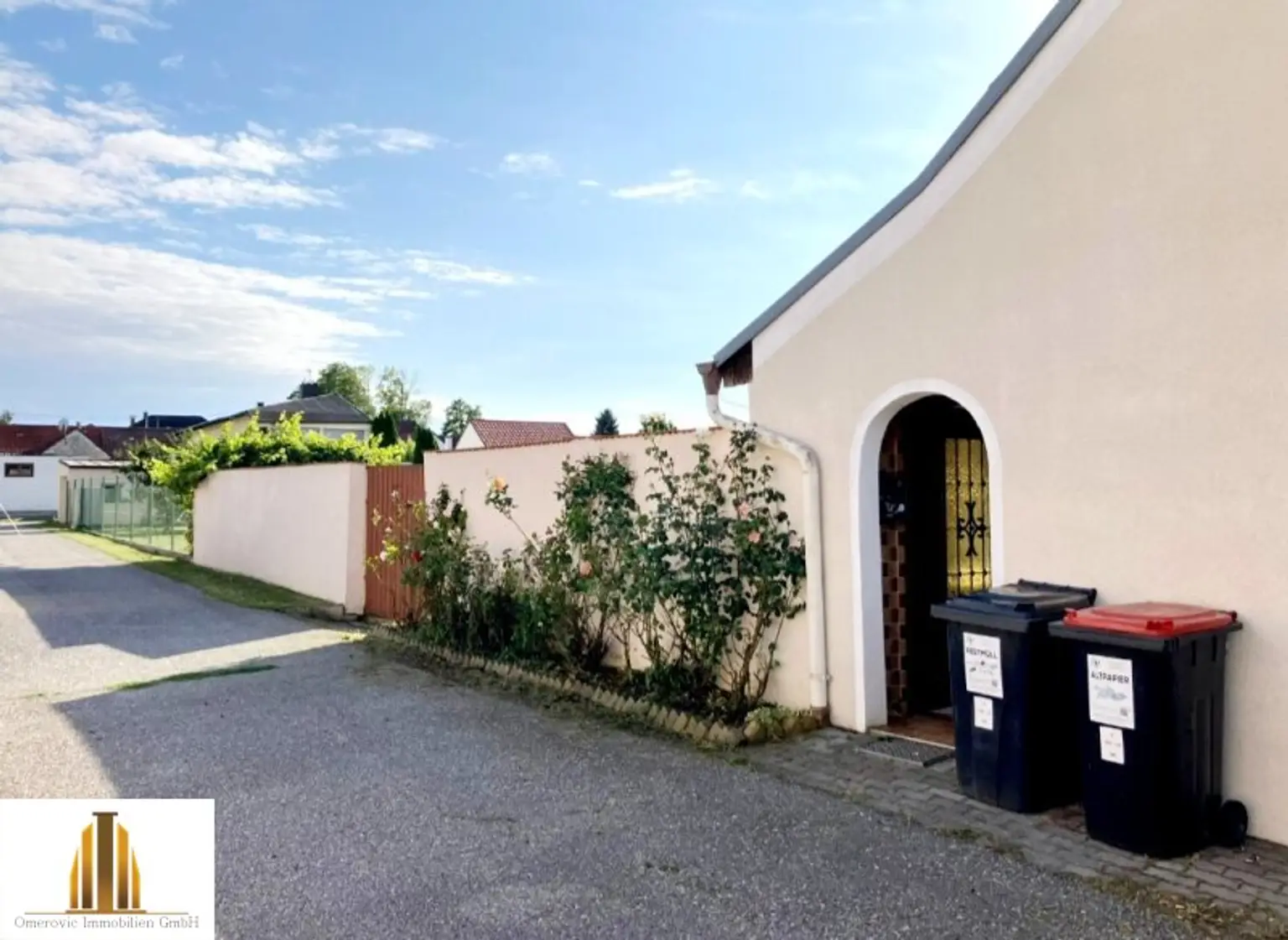 Hübsches, gepflegtes und ebenerdiges Landhaus mit uneinsichtigem Innenhof, großem Garten und Garage, in Seefeld im Weinviertel, Nähe Hollabrunn!