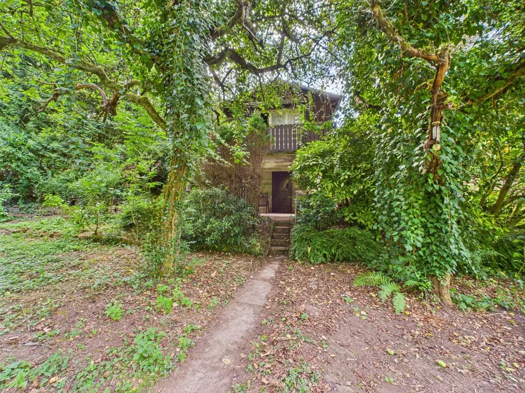 Refugium. Großer Garten S-Rohracker mit massiver Hütte, Balkon, Terrasse, Zisternen, gut erreichbar