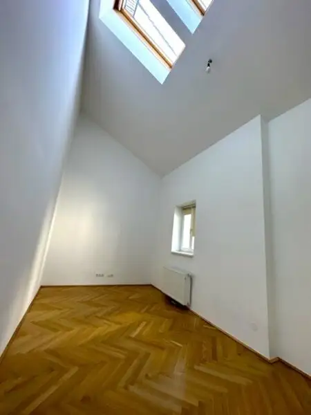 BÖRSE-NÄHE, klimatisiertes 98 m2 Dachgeschoss mit 9 m2 Terrasse, 3 Zimmer, Extraküche, 2 Bäder, Gonzagagasse