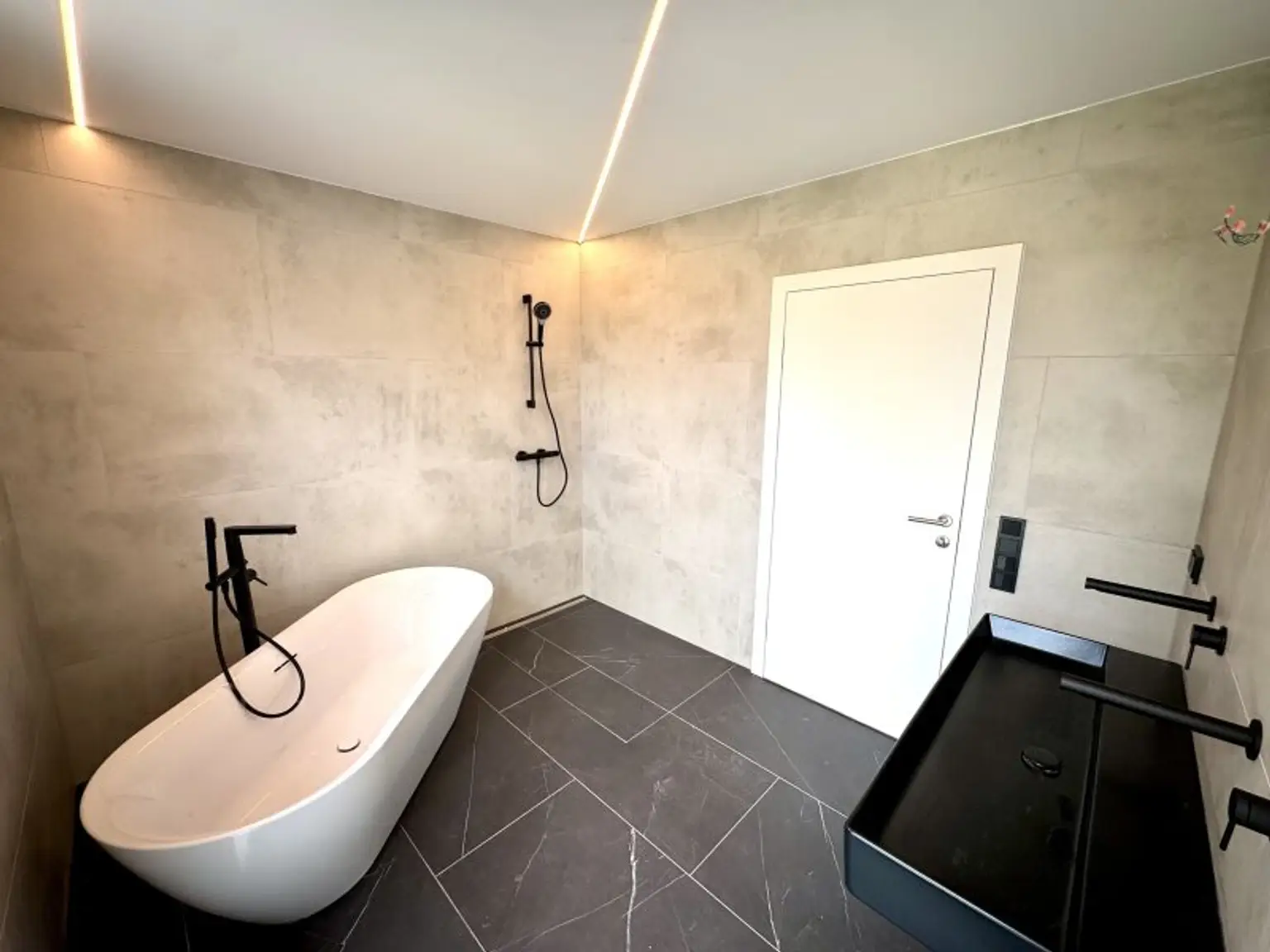 PENTHOUSE LIVING - 5 TERRASSEN - AUSBLICK - WÄRMEPUMPE - DECKENKÜHLUNG - NÄHE U1!