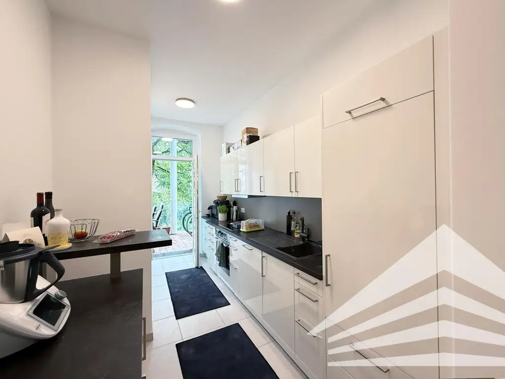 Großzügige 2 Zimmerwohnung mit Innenhofbalkon und moderner Einbauküche!