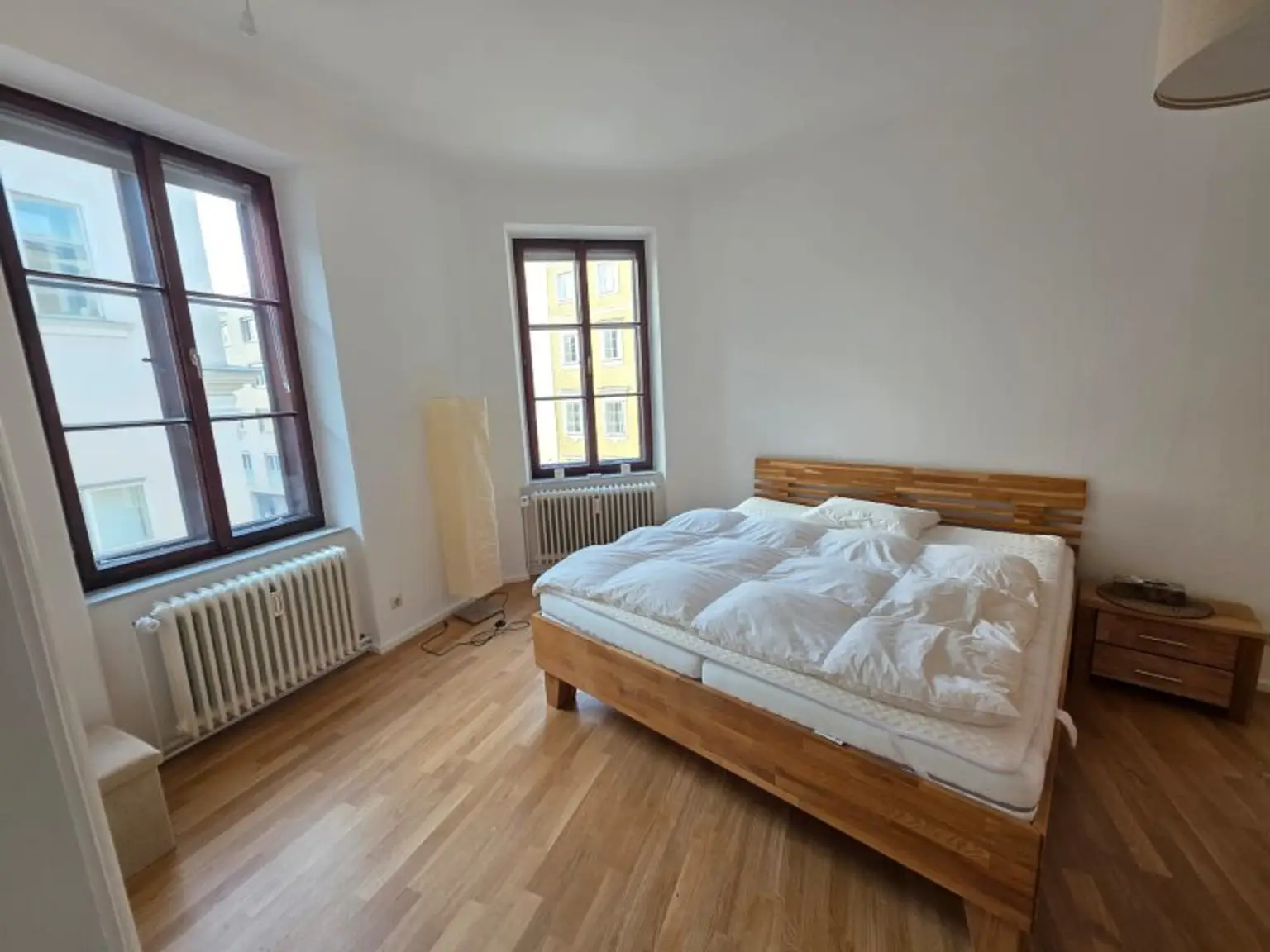 Schlafzimmer - Schöne und Helle 3 Zimmer Altbauwohnung nahe der Linzergasse Miete Rechte Altstadt Salzburg
