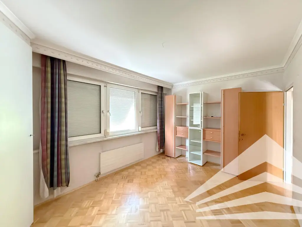 Sanierungsbedürftige 4,5 Zimmerwohnung mit 118 m² in Dornach - TG inklusive!