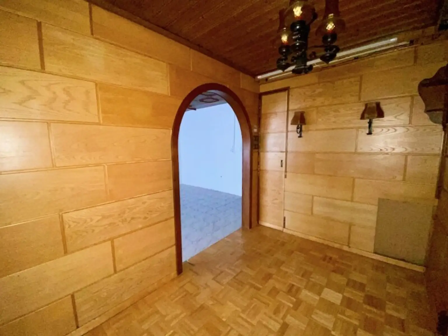 4 ZIMMER-Wohnung zu SANIEREN mit HOFSEITIGER LOGGIA