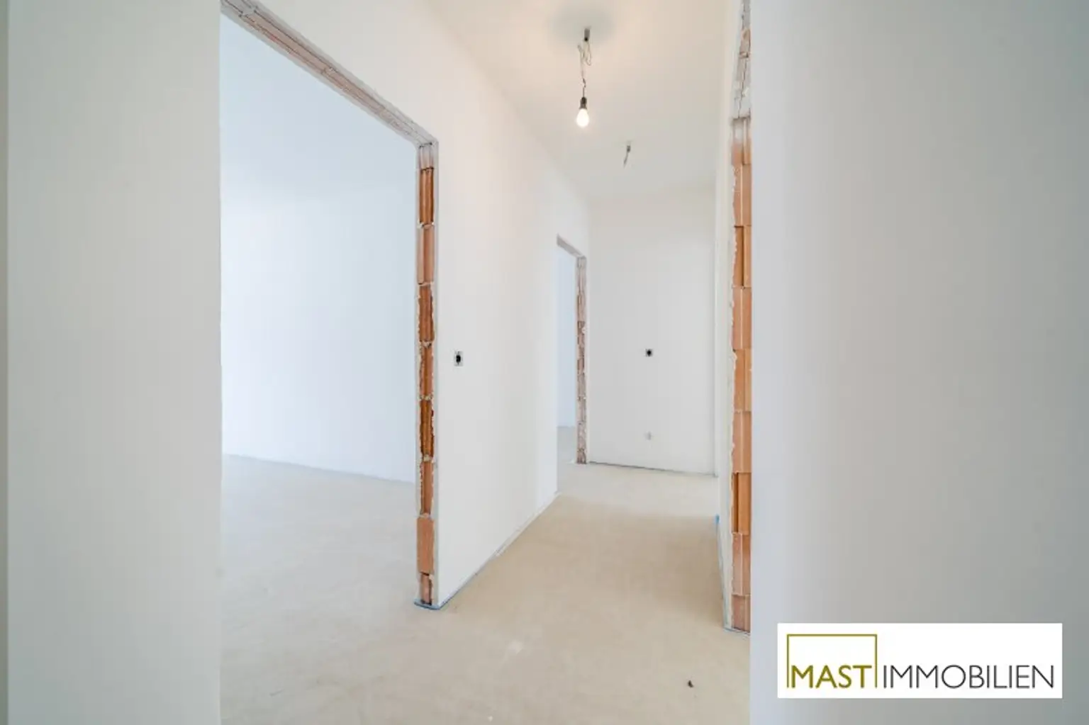5-Zimmer Reihenhaus in Strasshof in Zentrumslage – Wohnen im Grünen bei Wien!