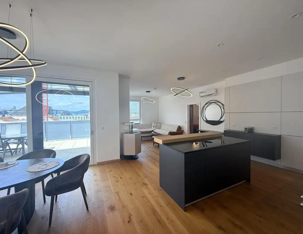 Luxus Penthouse mit Outdoor-Jacuzzi wird komplett möbliert vermietet // Luxury penthouse with outdoor Jacuzzi available for rent, fully furnished //