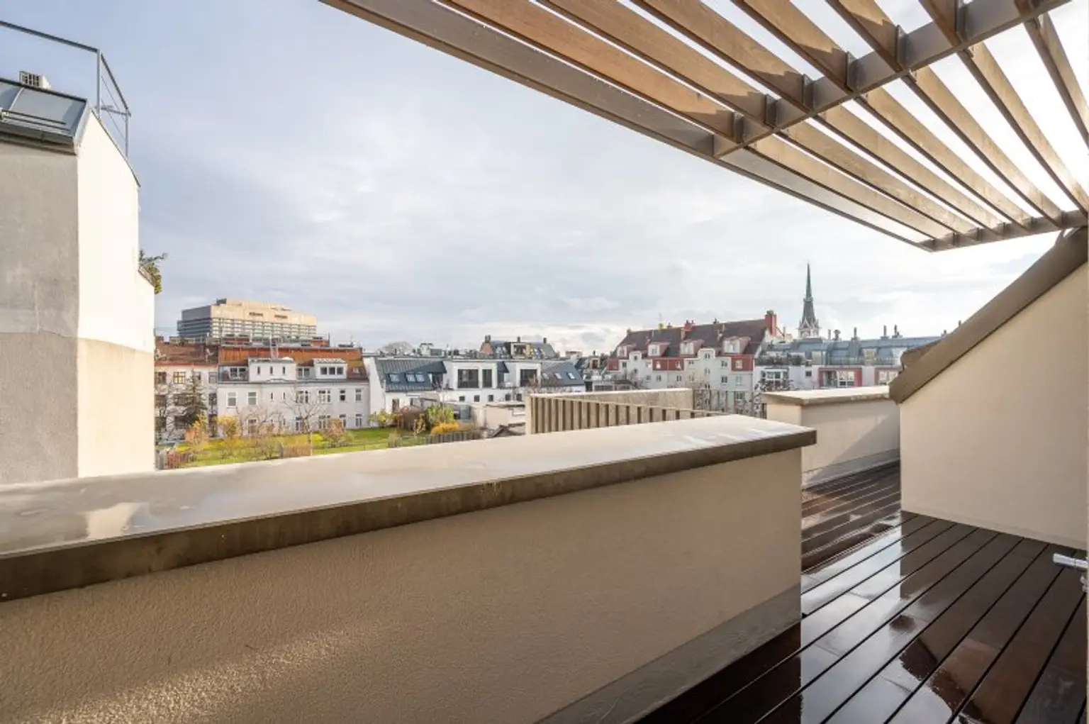 EDUART-Die Kunst des Wohnens: Hochwertiger 3-Zimmer DG-ZWEITBEZUG mit ca. 15m² Balkon! (10/19)