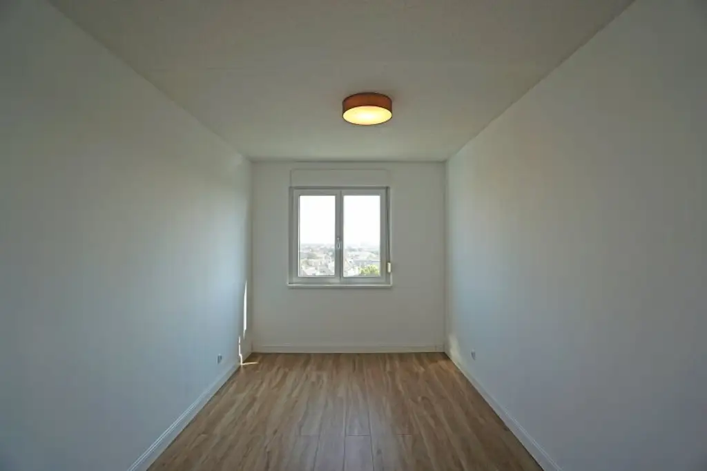 Penthouse-Wohnung | 131 m² Wfl. | 80 m² Dachterrasse mit 270°-Ausblick | PKW-Stellplatz | riesiger Gemeinschaftsgarten | im Zentrum