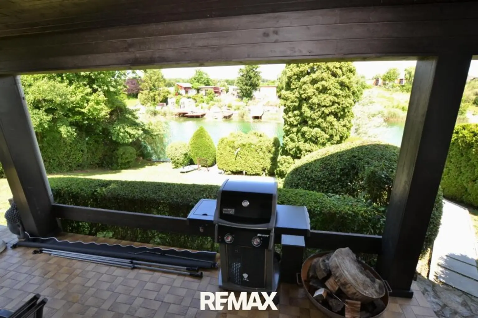 Terrasse mit Grillplatz